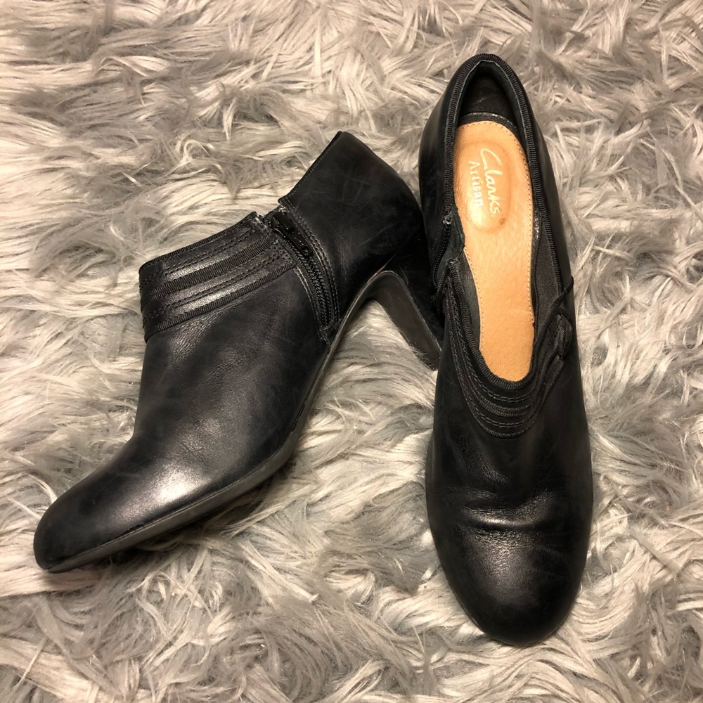 Women’s Clarks Black Leather 3” Heels Size 9